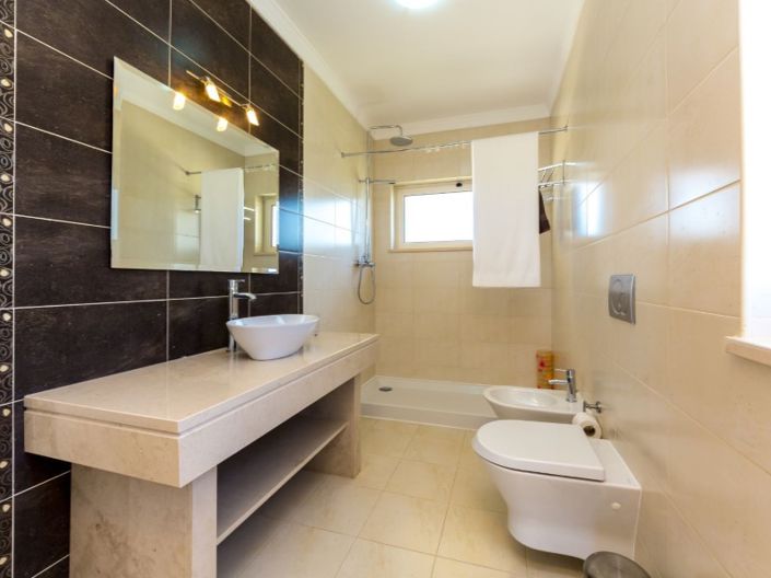 Image No.11-4 Bed House for sale