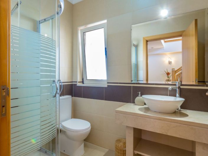 Image No.12-4 Bed House for sale