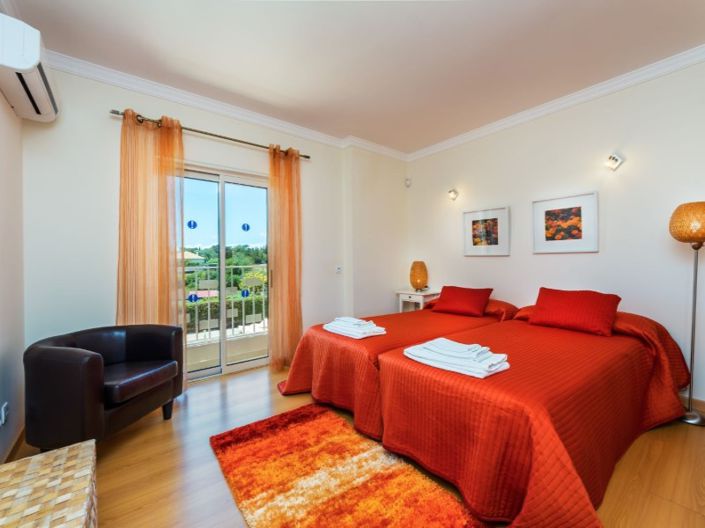 Image No.6-4 Bed House for sale