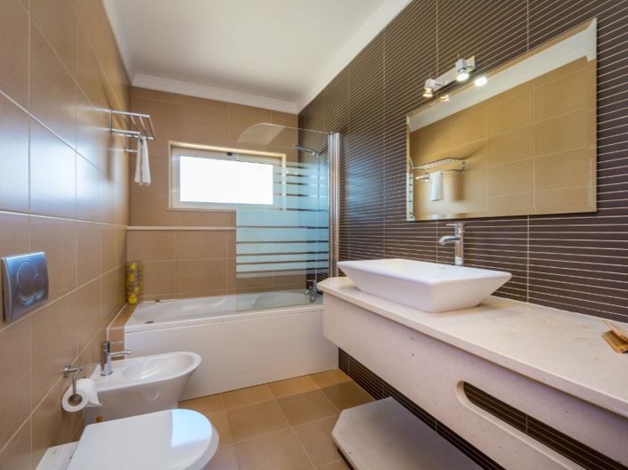 Image No.9-4 Bed House for sale