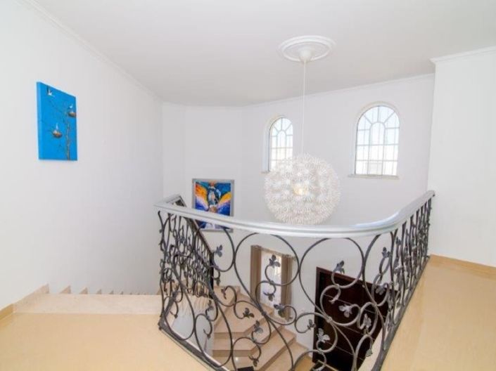 Image No.10-4 Bed House for sale