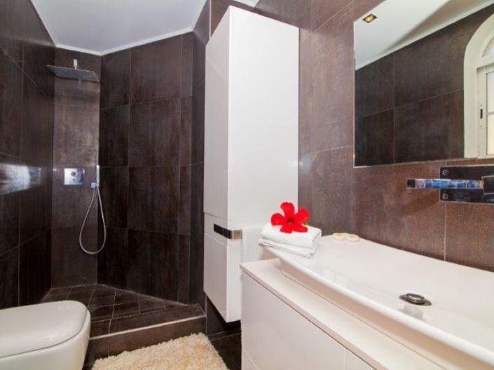 Image No.7-4 Bed House for sale