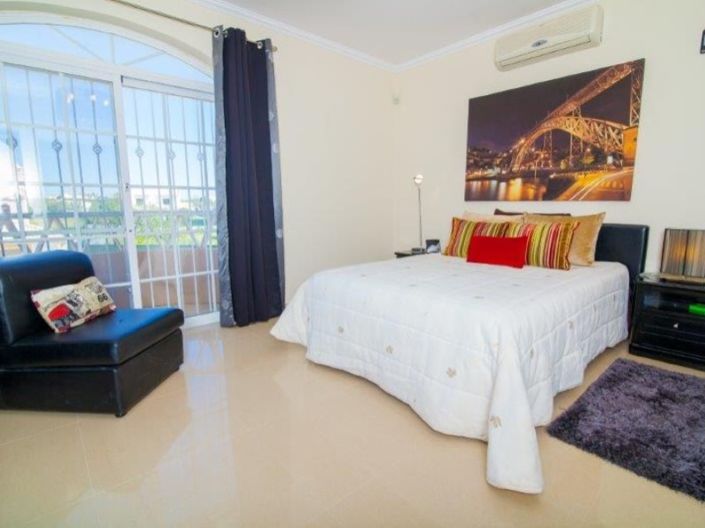 Image No.8-4 Bed House for sale