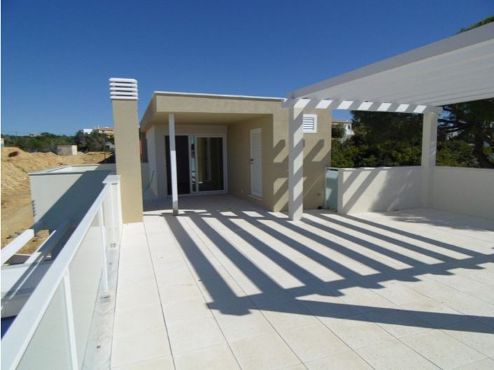 Image No.19-5 Bed House for sale