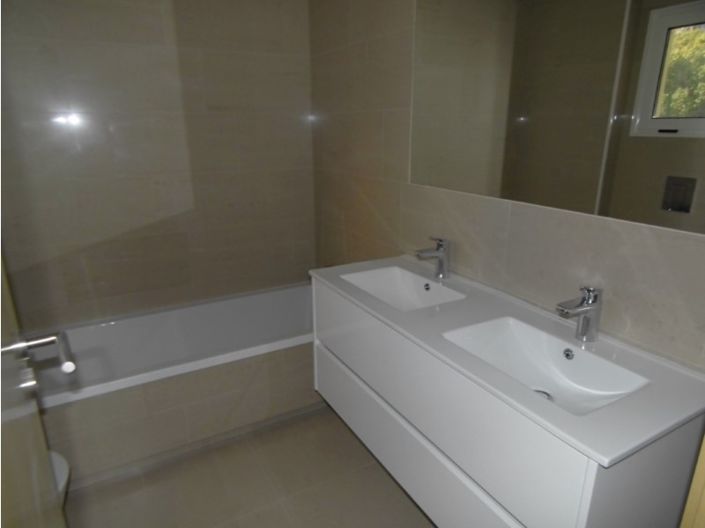 Image No.7-5 Bed House for sale