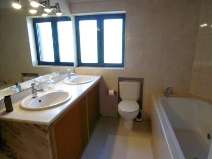 Image No.6-2 Bed House for sale