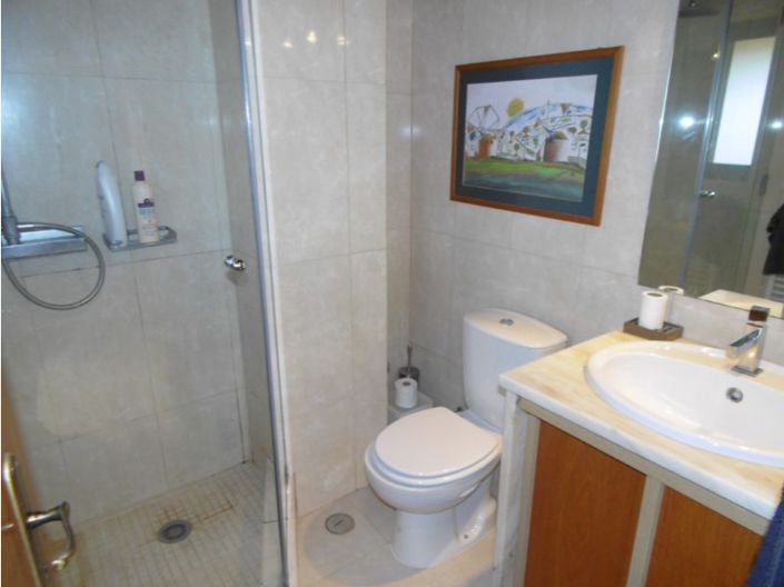 Image No.8-2 Bed House for sale