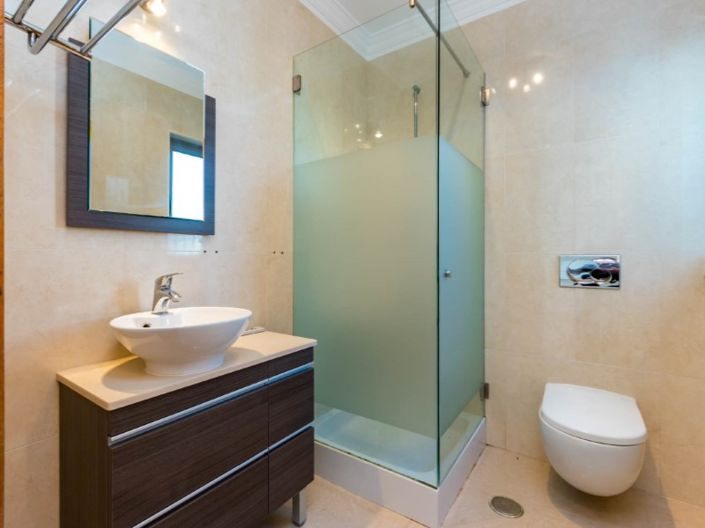 Image No.11-3 Bed House for sale