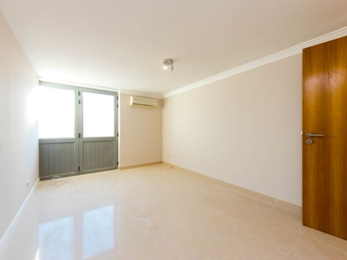 Image No.12-3 Bed House for sale