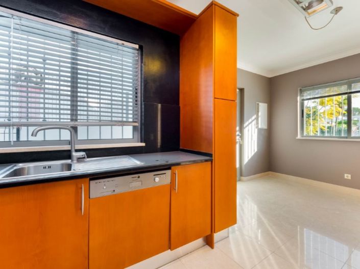 Image No.18-3 Bed House for sale