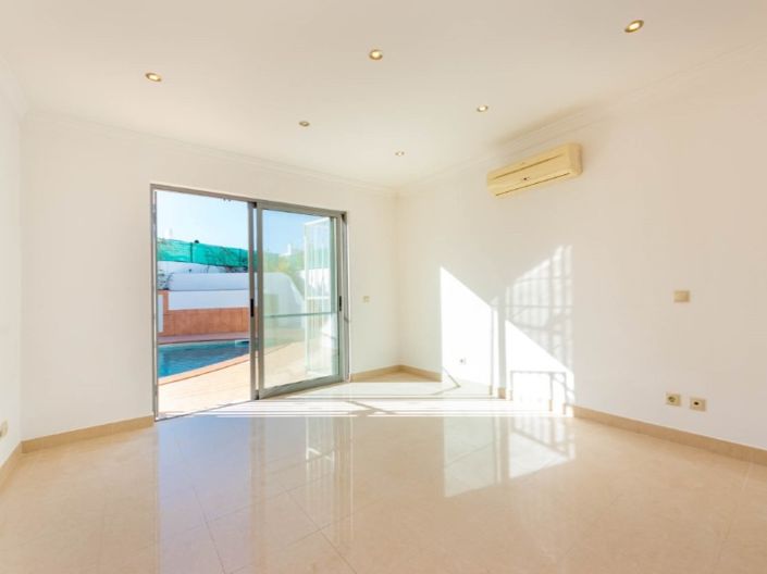 Image No.8-3 Bed House for sale