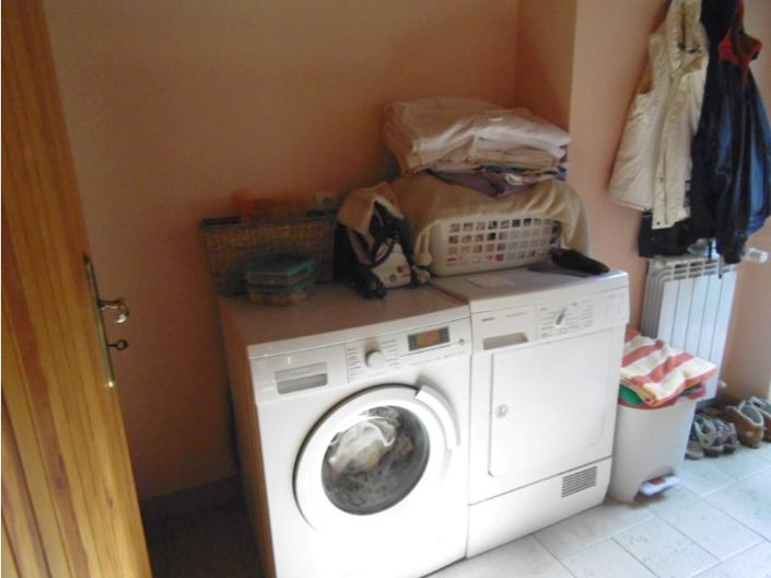 Image No.12-2 Bed House for sale