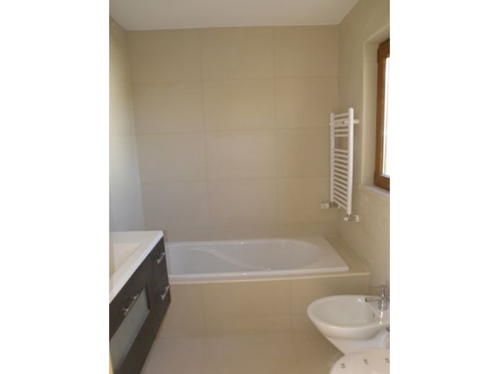 Image No.10-3 Bed House for sale