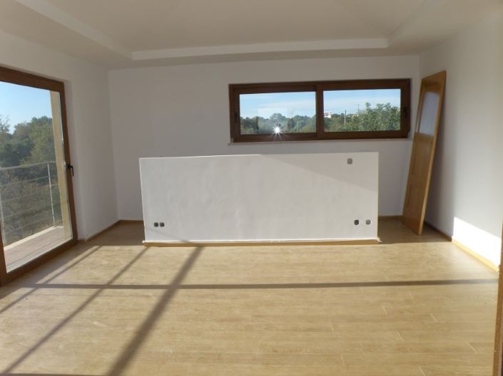 Image No.11-3 Bed House for sale