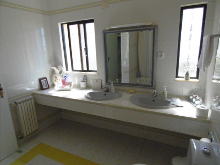 Image No.6-4 Bed House for sale