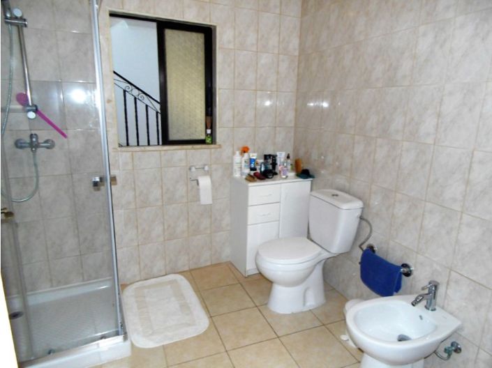 Image No.8-4 Bed House for sale