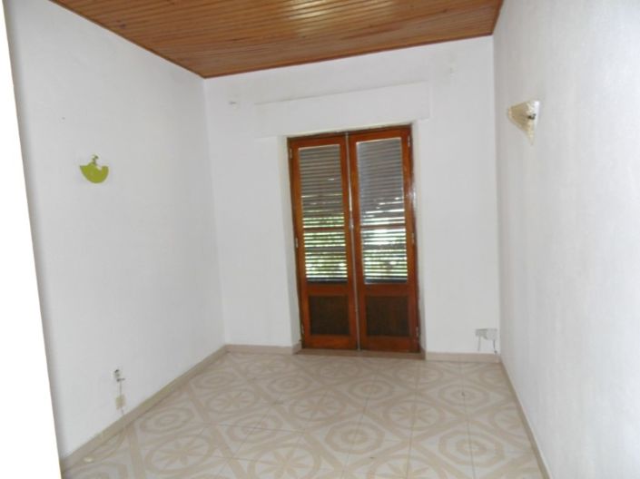 Image No.5-2 Bed House for sale