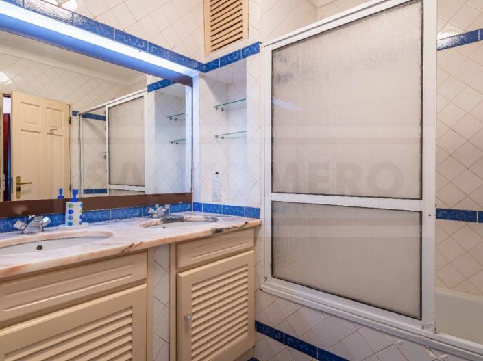 Image No.19-4 Bed House for sale