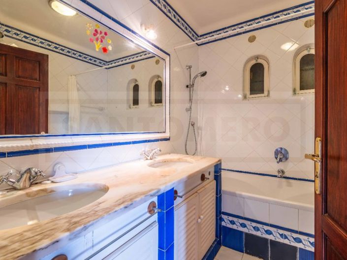 Image No.20-4 Bed House for sale