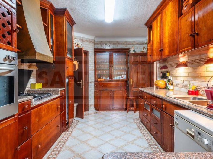 Image No.6-4 Bed House for sale