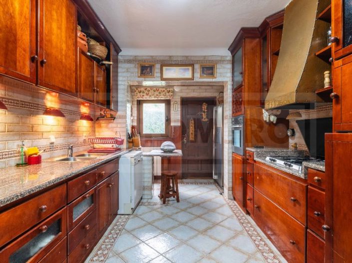 Image No.7-4 Bed House for sale