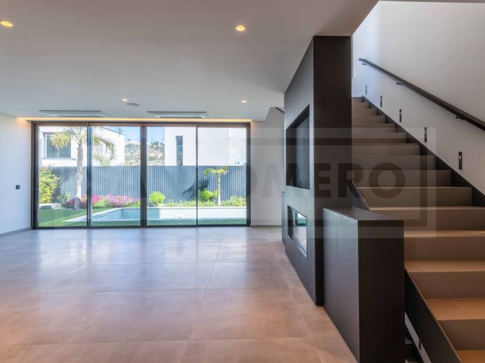 Image No.10-3 Bed House for sale