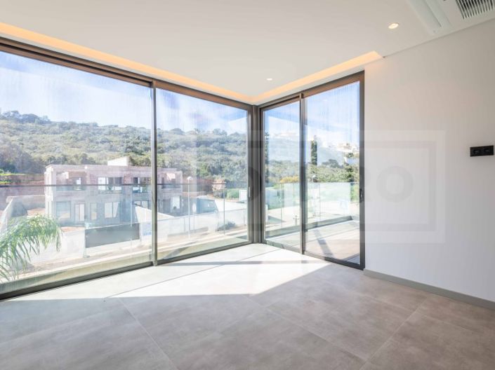 Image No.13-3 Bed House for sale