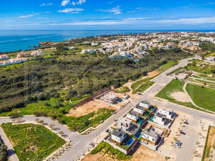 Image No.19-3 Bed House for sale