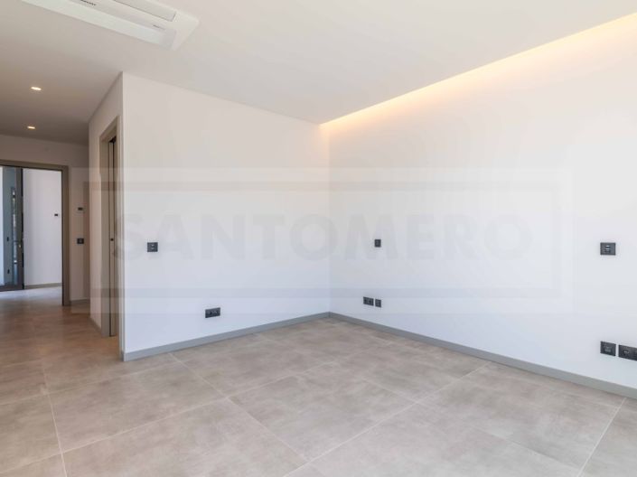 Image No.21-3 Bed House for sale