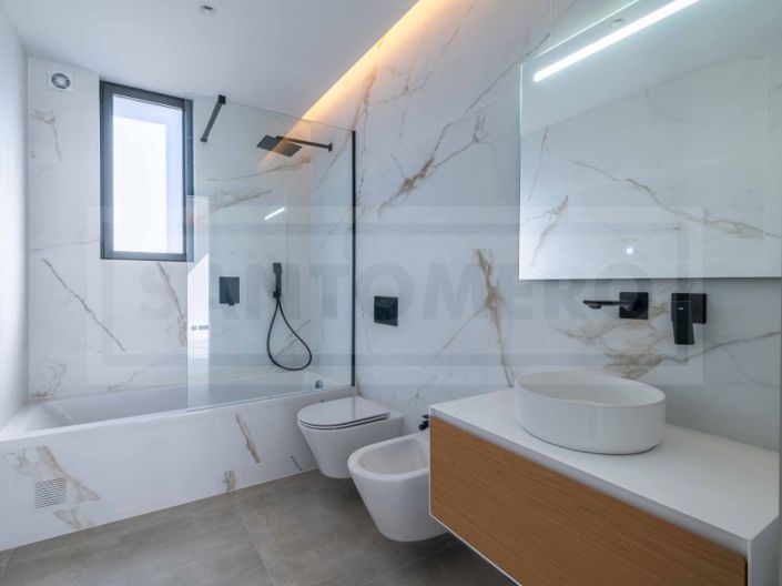 Image No.8-3 Bed House for sale