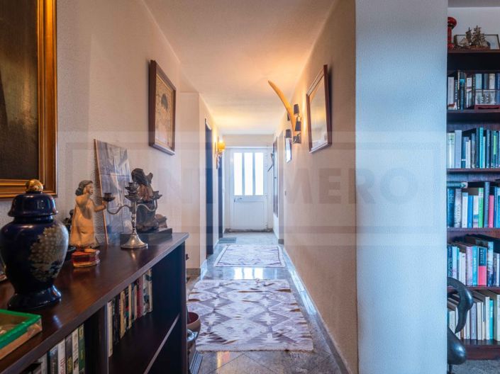 Image No.6-6 Bed House for sale