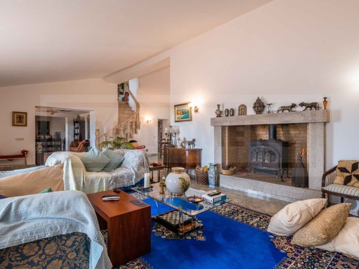 Image No.9-6 Bed House for sale