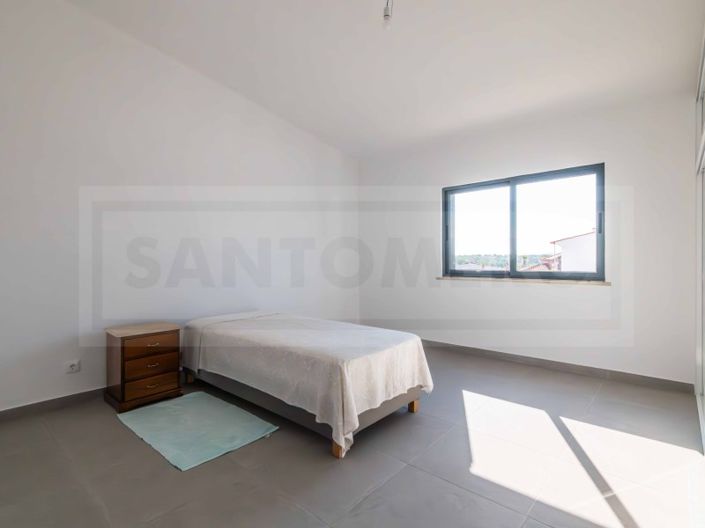 Image No.11-3 Bed House for sale