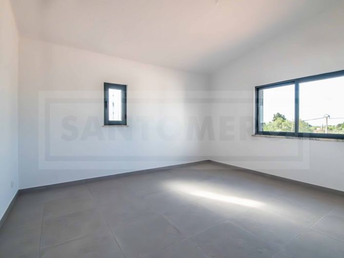 Image No.8-3 Bed House for sale