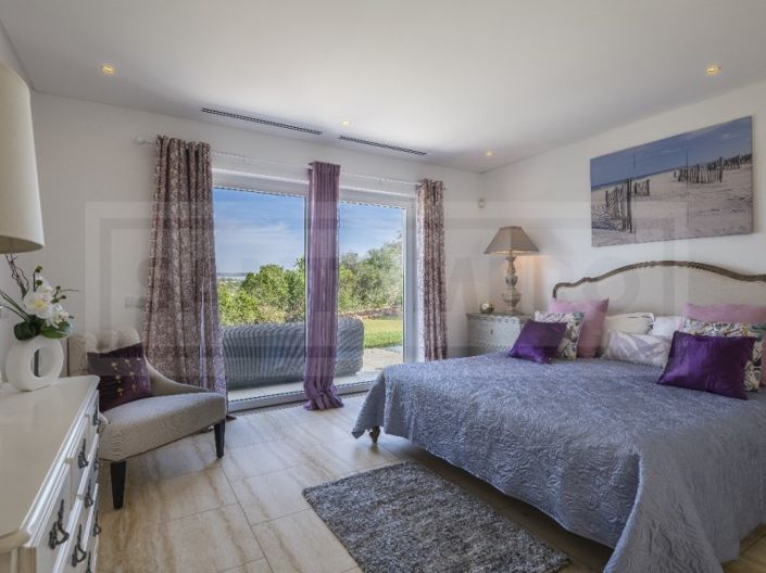 Image No.16-6 Bed House for sale