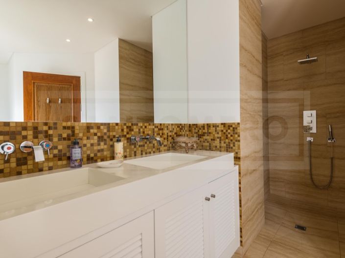 Image No.17-6 Bed House for sale