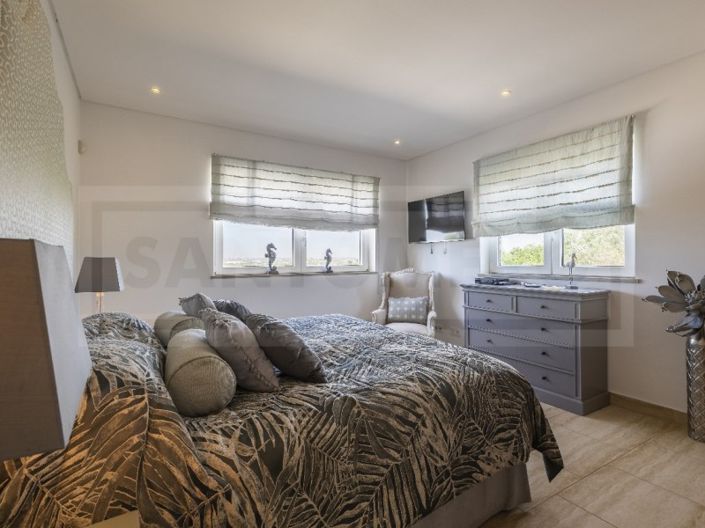 Image No.18-6 Bed House for sale