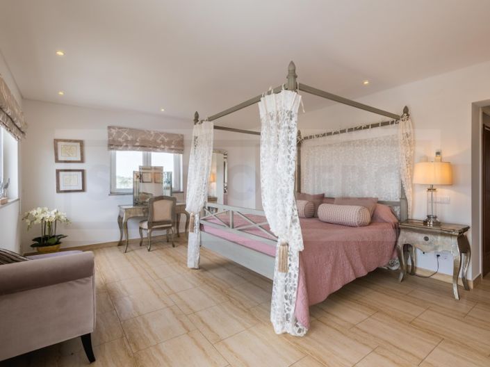 Image No.19-6 Bed House for sale