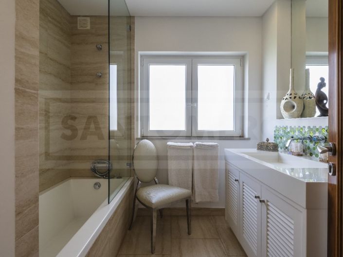 Image No.20-6 Bed House for sale