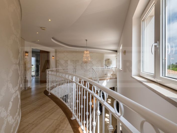 Image No.21-6 Bed House for sale