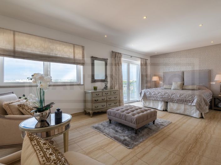 Image No.25-6 Bed House for sale