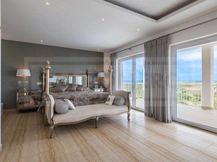 Image No.28-6 Bed House for sale