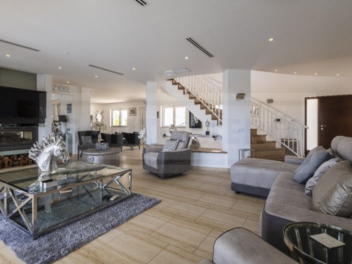 Image No.4-6 Bed House for sale