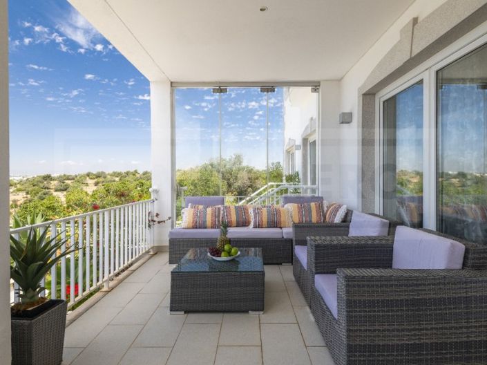 Image No.8-6 Bed House for sale