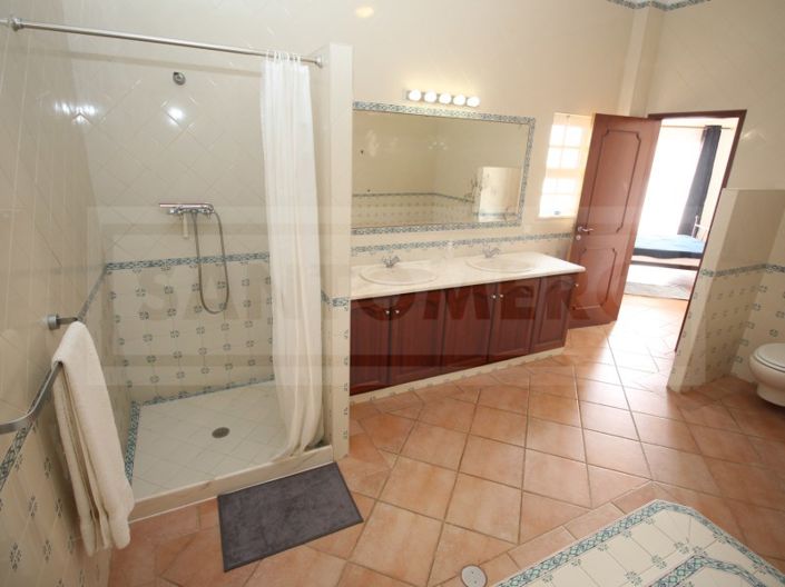 Image No.17-3 Bed House for sale