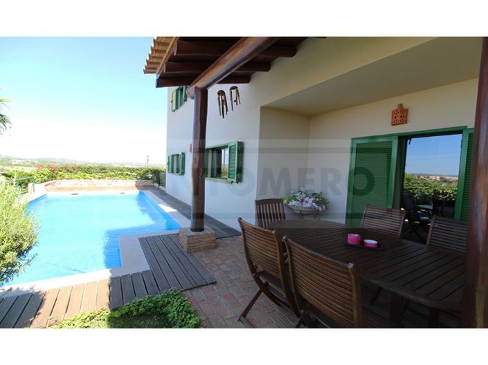 Image No.1-4 Bed House for sale