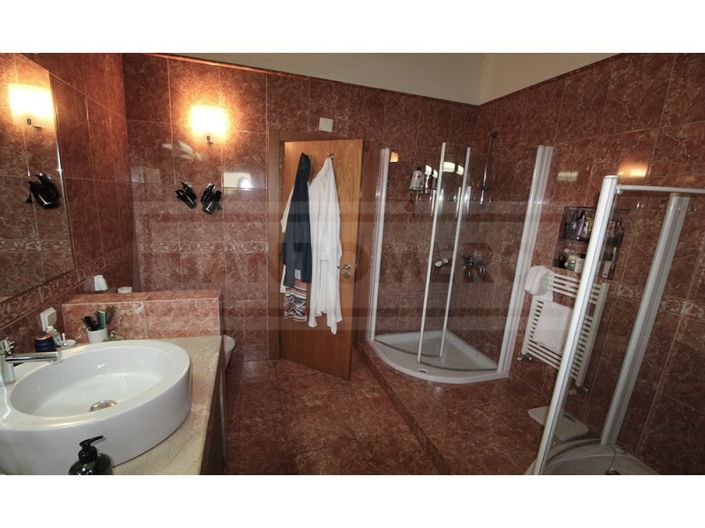 Image No.17-4 Bed House for sale