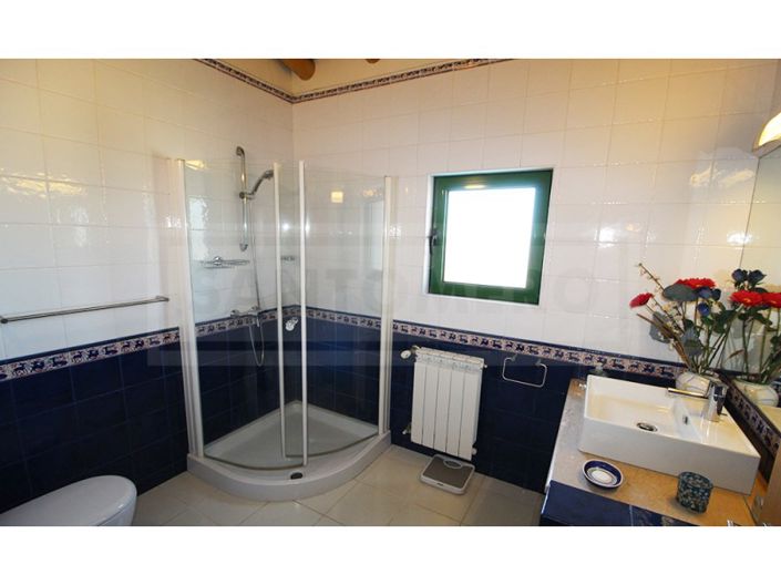 Image No.27-4 Bed House for sale