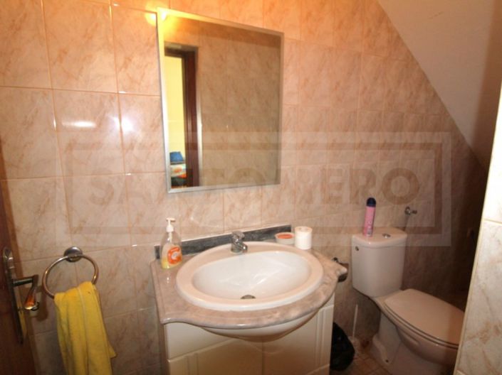 Image No.8-5 Bed House for sale