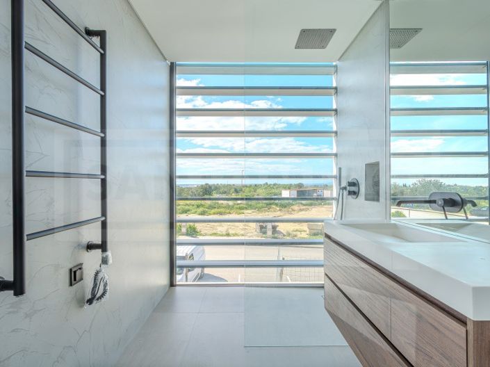 Image No.17-1 Bed House for sale